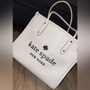 Selling a pebbles leather kate spade tote bag.